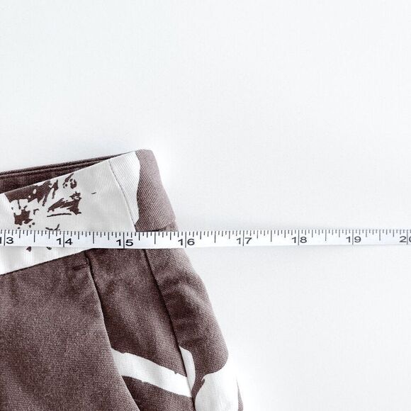 Tommy Bahama 18 Golf Women's Floral Capri Shorts Pants Brown White Size 8 - Picture 4 of 8